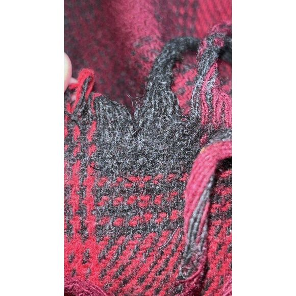 VTG Pendleton Red Black Tartan Wool Fringe Throw Blanket w/REPAIR Plaid Winter - Picture 4 of 4